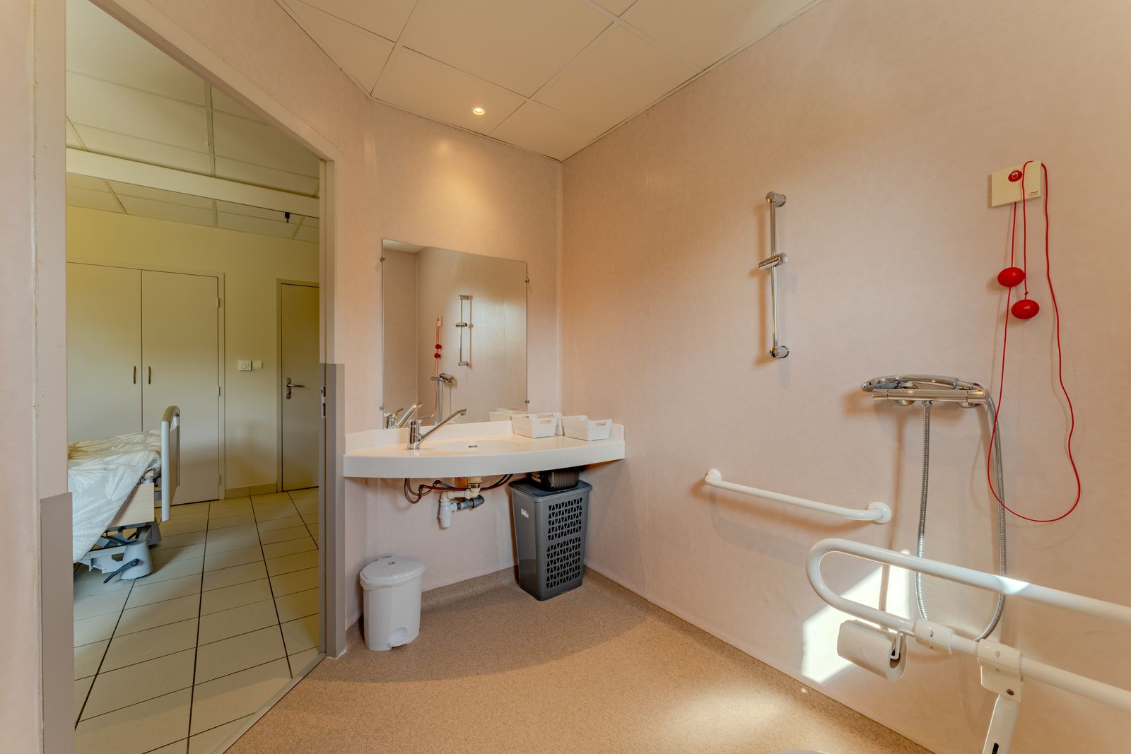 Salle d'eau adaptée et sécurisée de l'EHPAD Pagomal à Montbeton